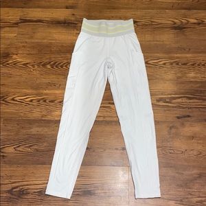 American eagle leggings **has pockets**